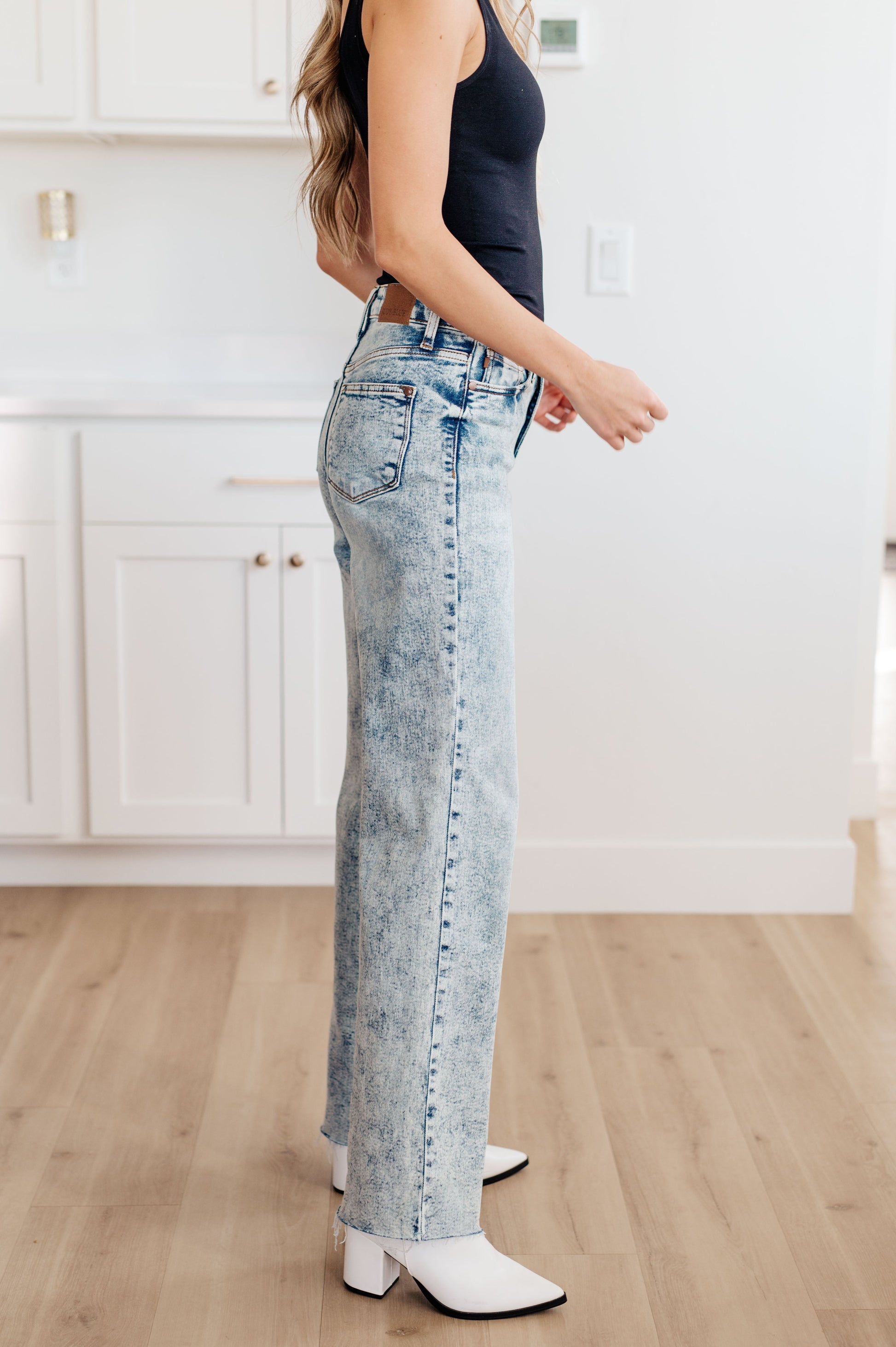 Model Amanda wearing the Dory High Waist Mineral Wash Raw Hem Wide Leg Jeans by Judy Blue in size 0/24, available at J&J, as seen on Jessica and Juan from 90 Day Fiancé.